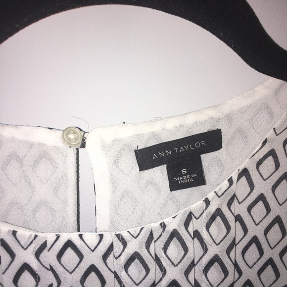 Geometric Ann Taylor Blouse SZ S - Picture 4 of 4